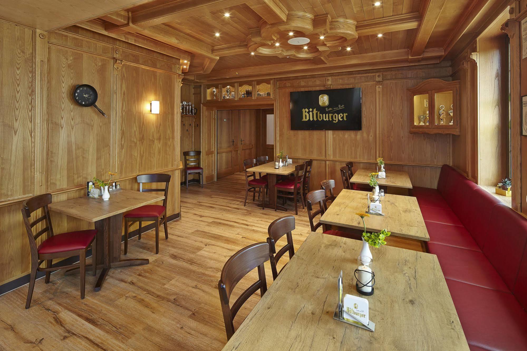 Haus Hubertus Hotel Winterspelt Exterior photo